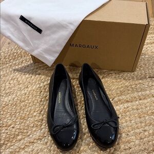[Margaux] cap-toe demi in nappa and patent black, sz 37.5